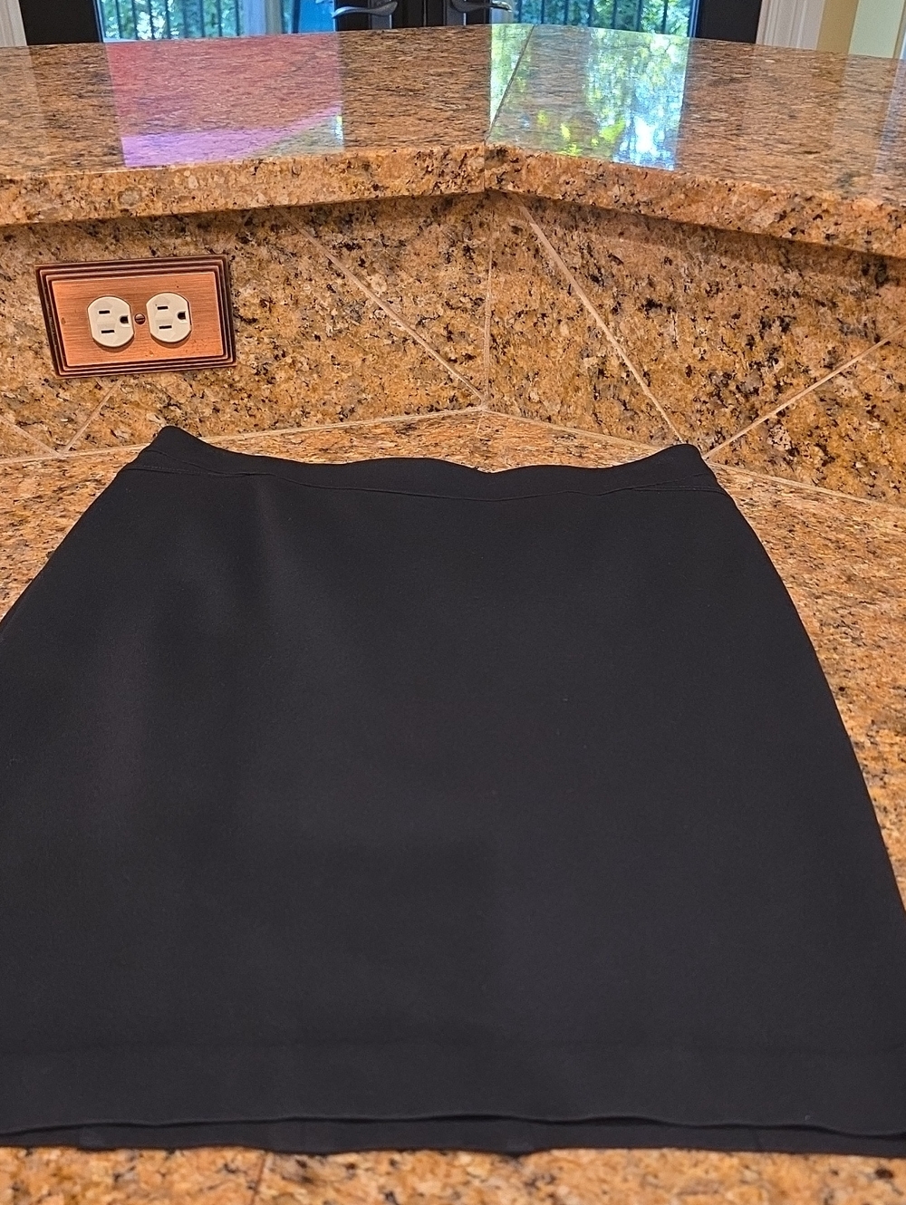 Ann Taylor Black Midi Skirt - SZ 8P - Picture 2 of 6